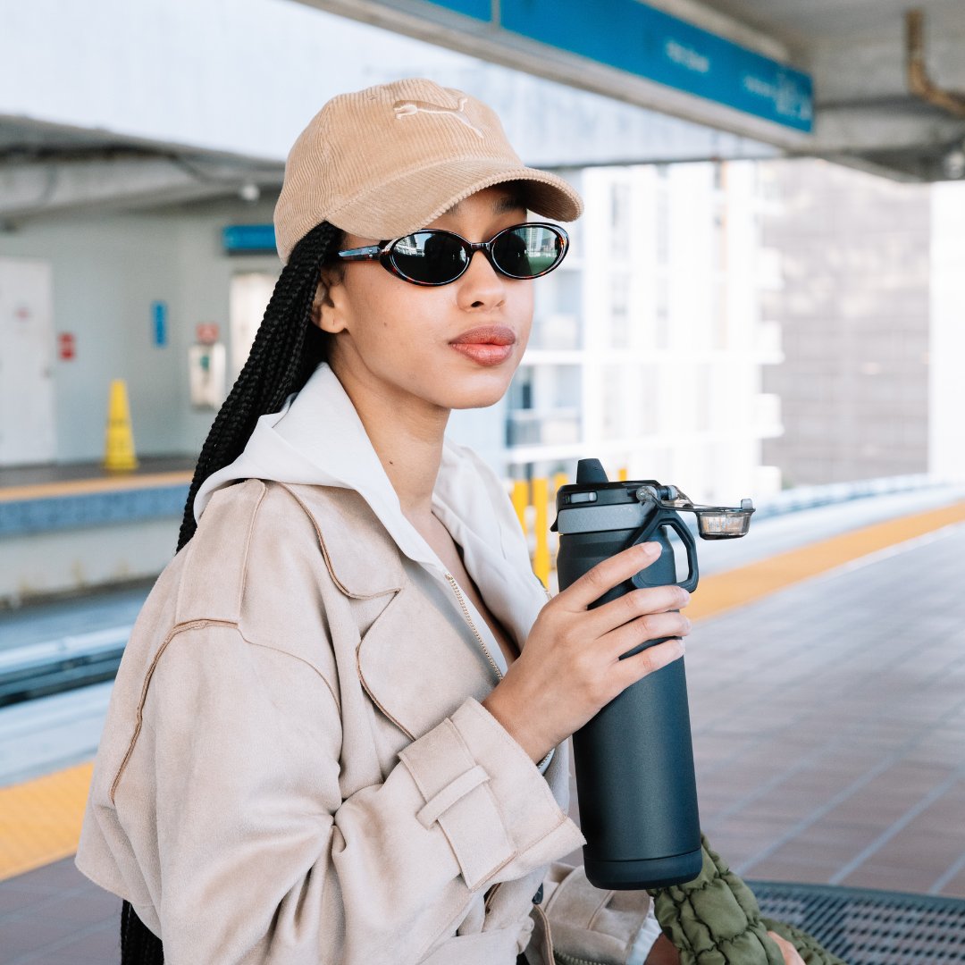 powerfill-pro-stainless-steel-water-bottle-r4 powerfill_pro_24oz_black_monochrome.png